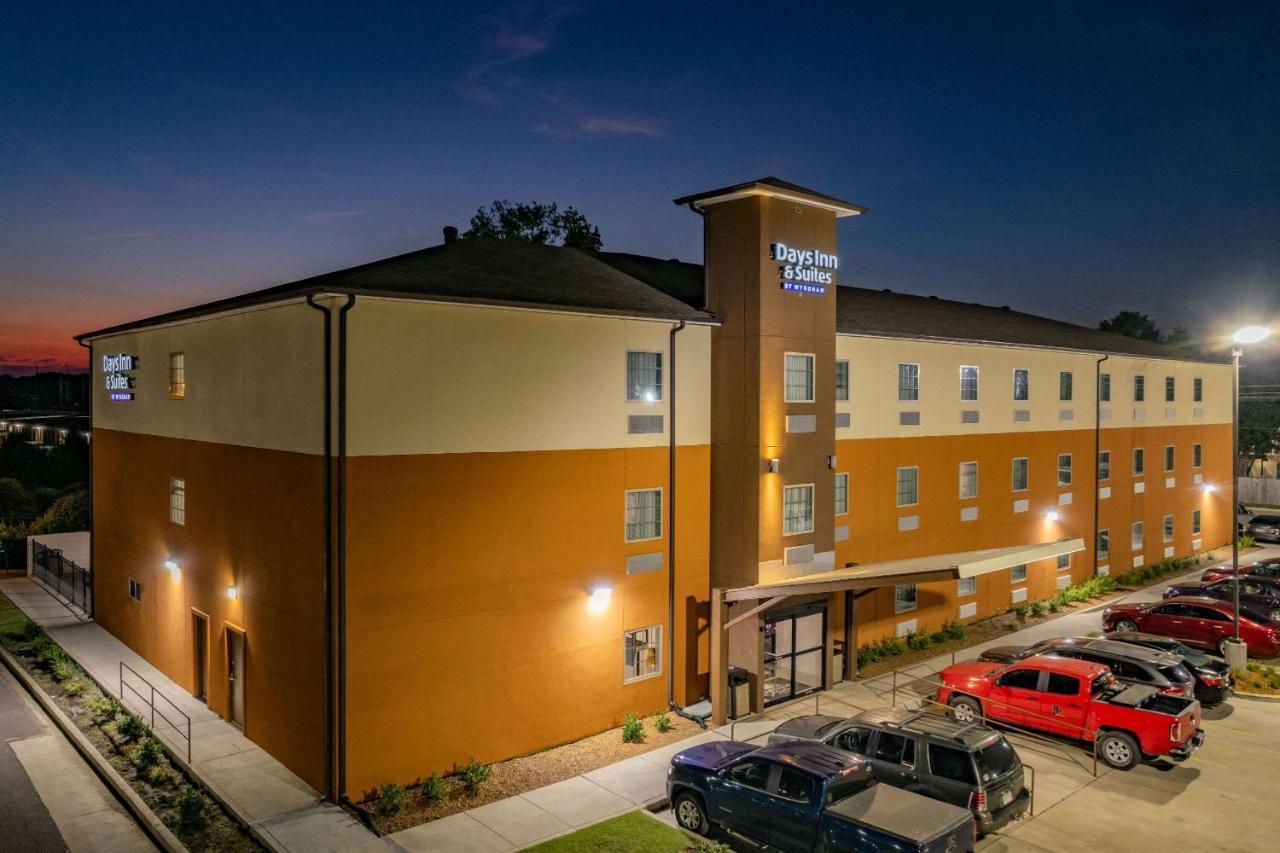 Days & By Wyndham Horn - Memphis Graceland Hotel