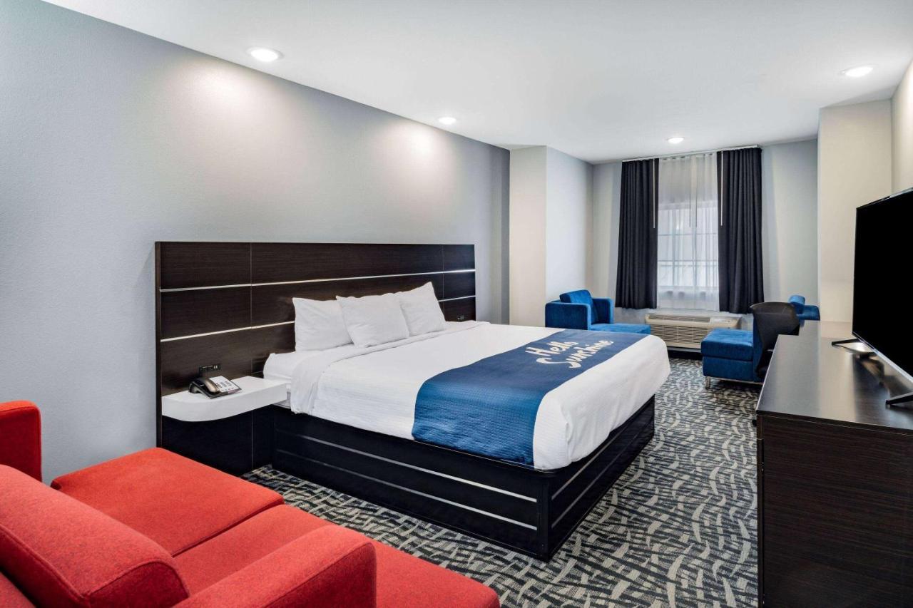 Days & By Wyndham Horn - Memphis Graceland