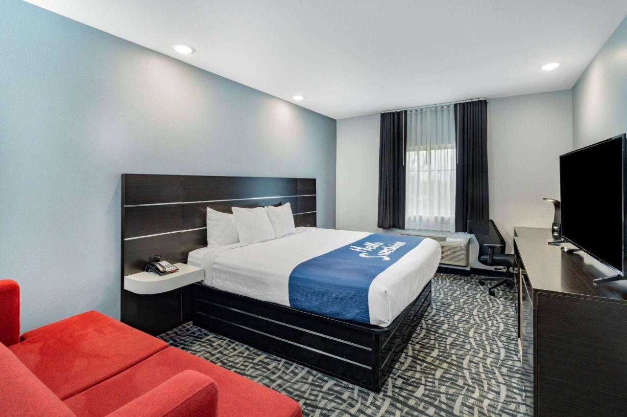 Days & By Wyndham Horn - Memphis Graceland Horn Lake