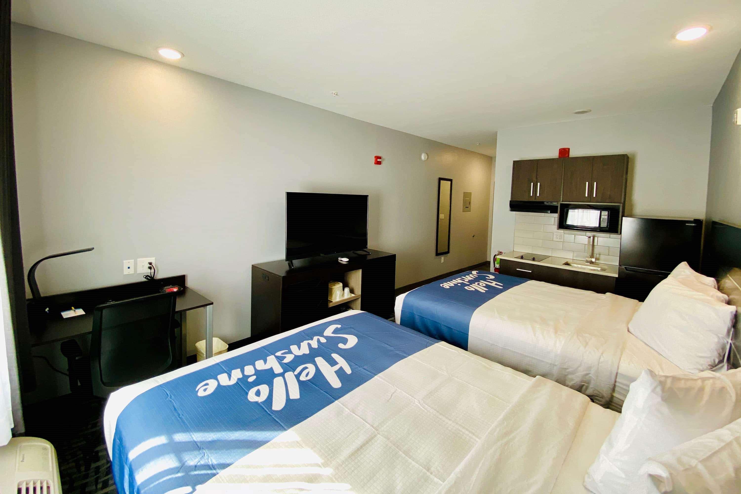 Days & By Wyndham Horn - Memphis Graceland
