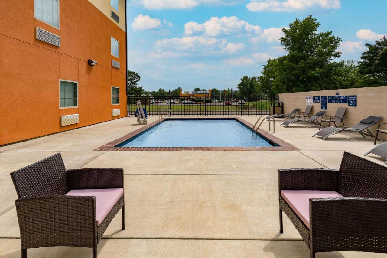 Days & By Wyndham Horn - Memphis Graceland Hotel